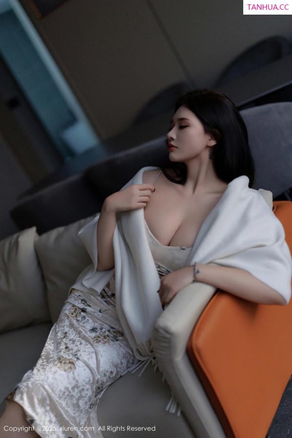 小娜比  [XiuRen]高清写真图 2025.02.18 No.9899 娜比 丝袜美腿第7张图片